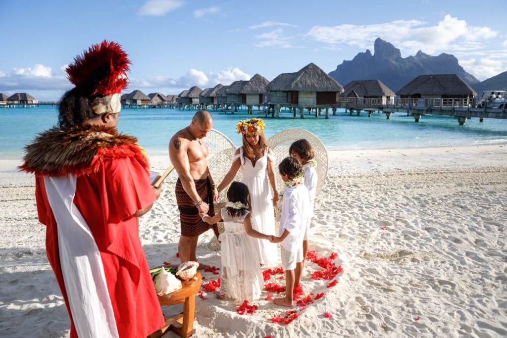 nature prayer during Polynesian wedding ceremony