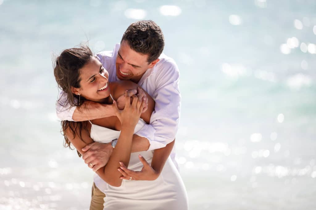 Livia & Marc hug in the water of Bora Bora